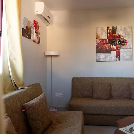 Stratos By Mroom Apartmán